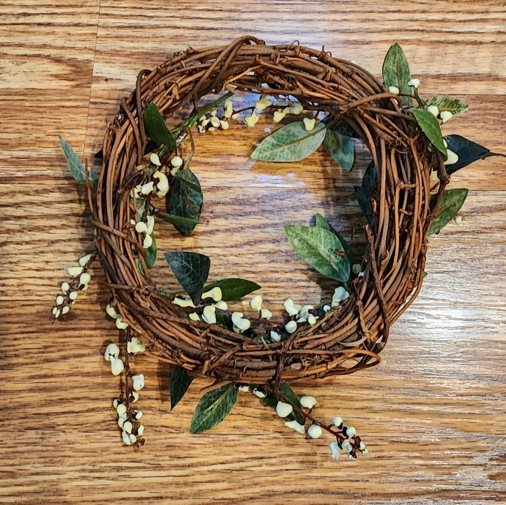 Small Farmhouse White Berry Wreath Grapevine Ring